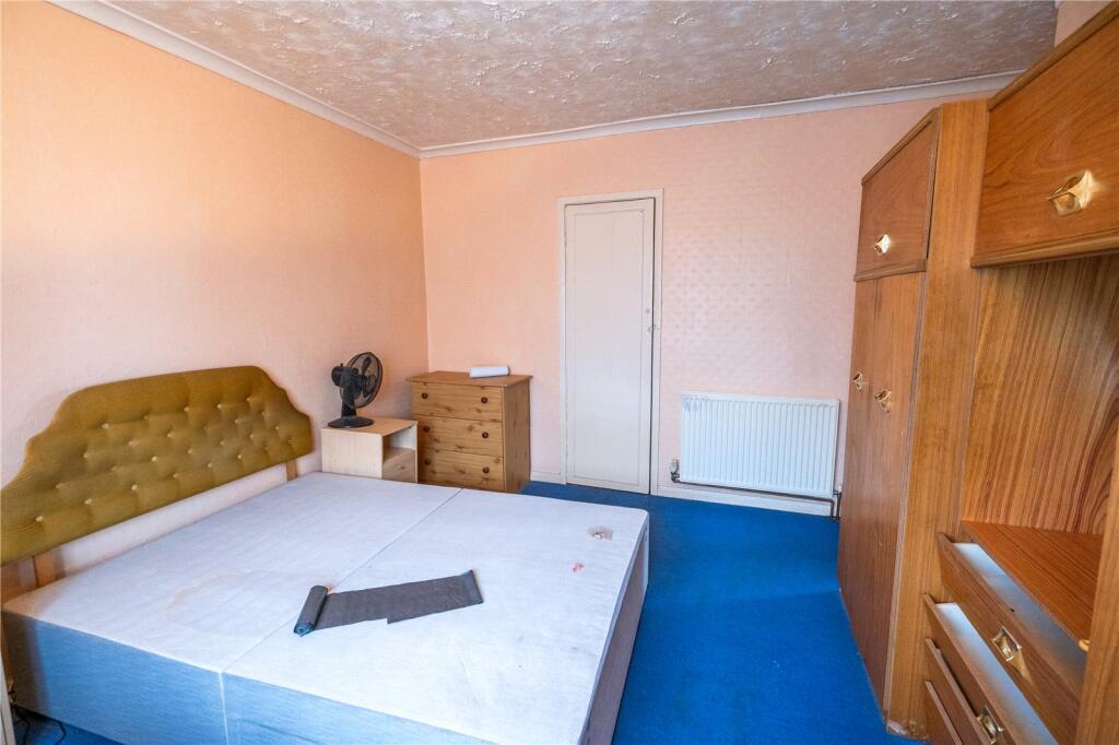 Bedroom 1 (2)