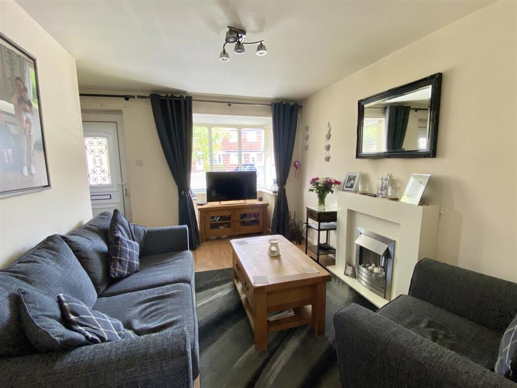 4 Walsham Close-2.jpg