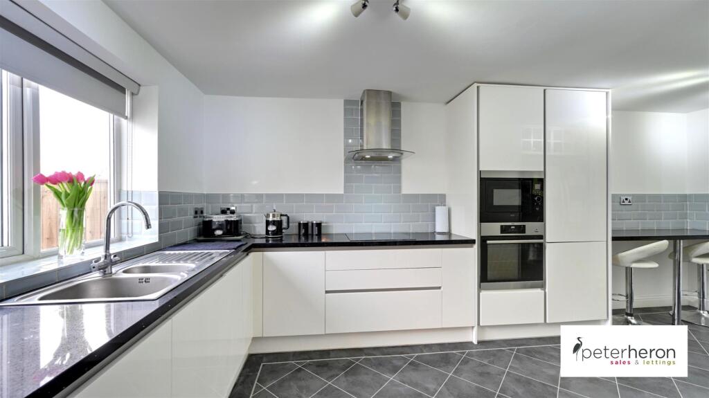 Breakfasting Kitchen