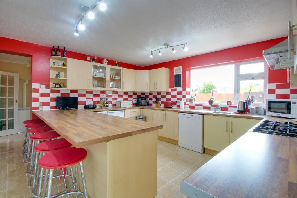 Kitchen/Breakfast Room