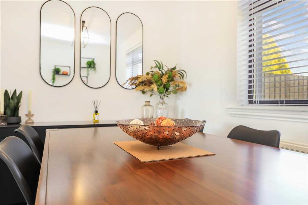 Lounge Dining (4)