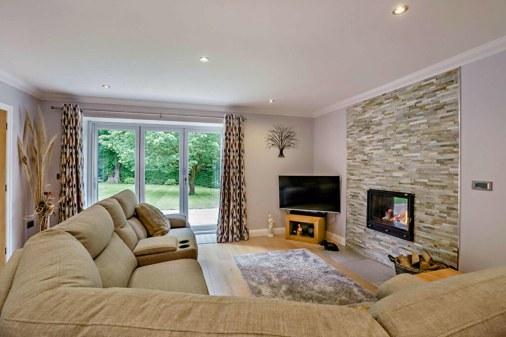 8600910-interior0...