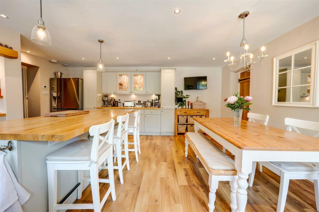 Rhiwbina Hill, Cardiff, HernCrabtree (22).jpg