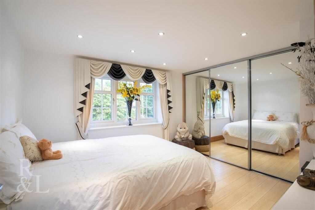 26 Lloyd Hill (12).jpg