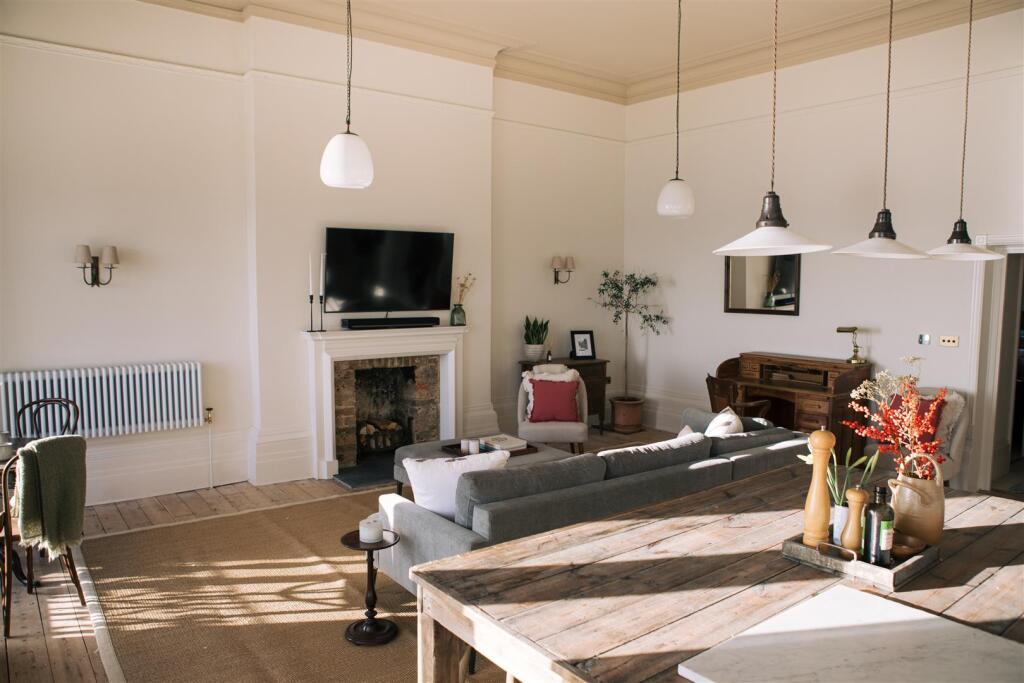 Living space &amp; kitchen