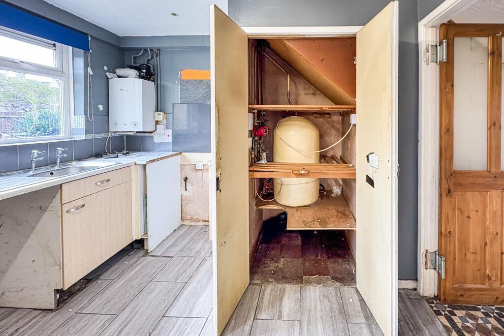 12 Oliver Avenue, Corsham, Wiltshire, SN13 0AJ