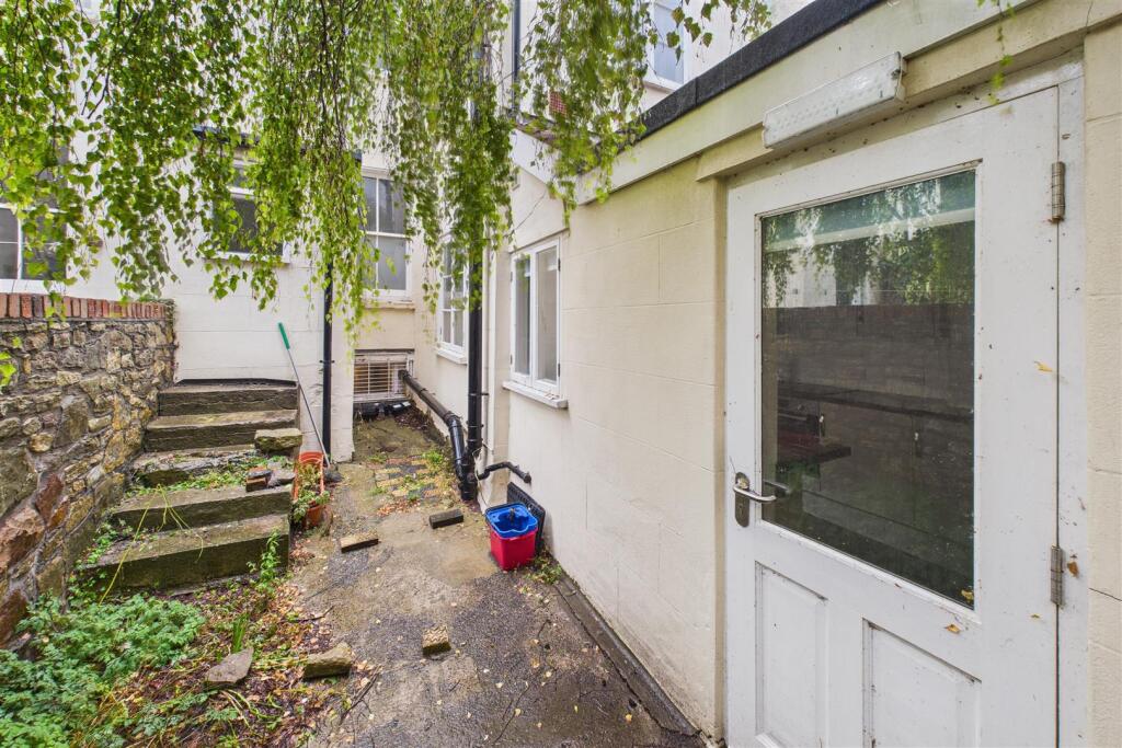11 Osborne Villas, Kingsdown, Bristol BS2 8BP | Fr