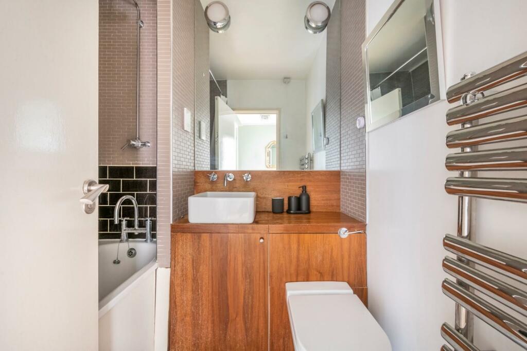 bathroom (2).jpg