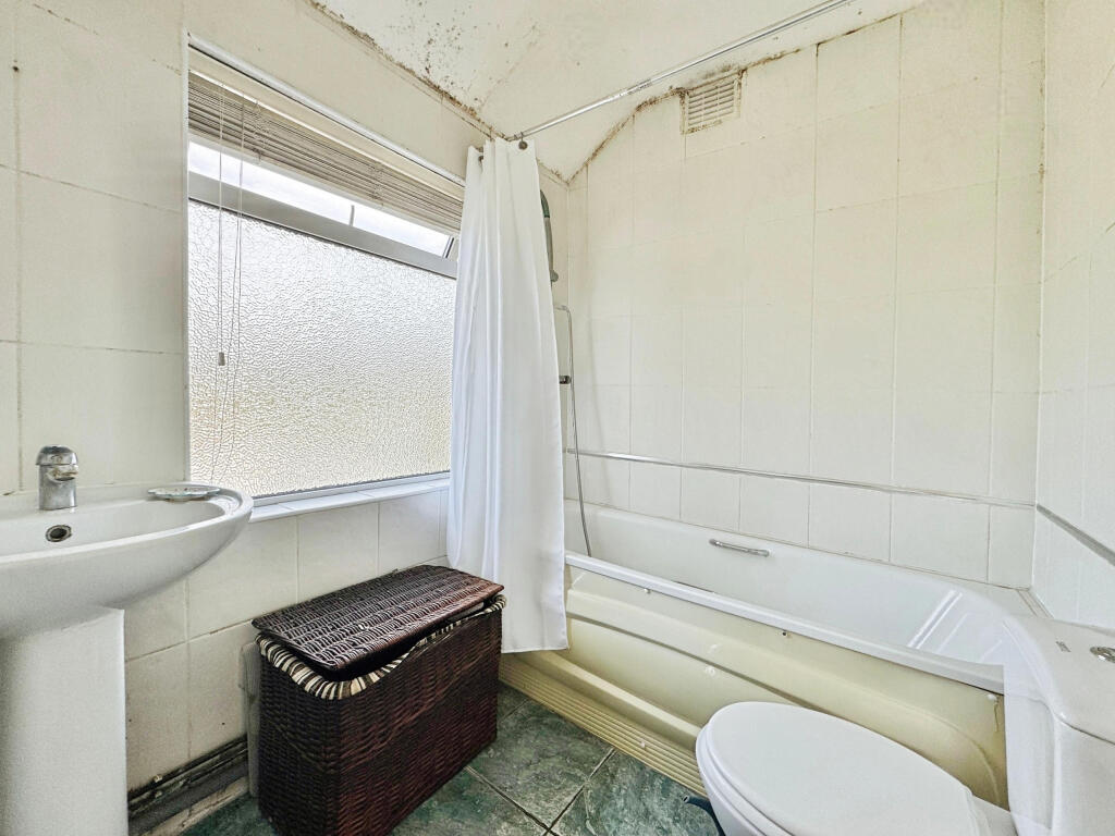 66, Crown Hills Avenue, LE5 4HE