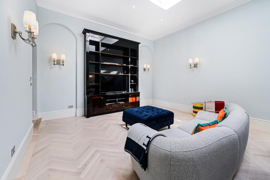 Basement Flat 5 C...