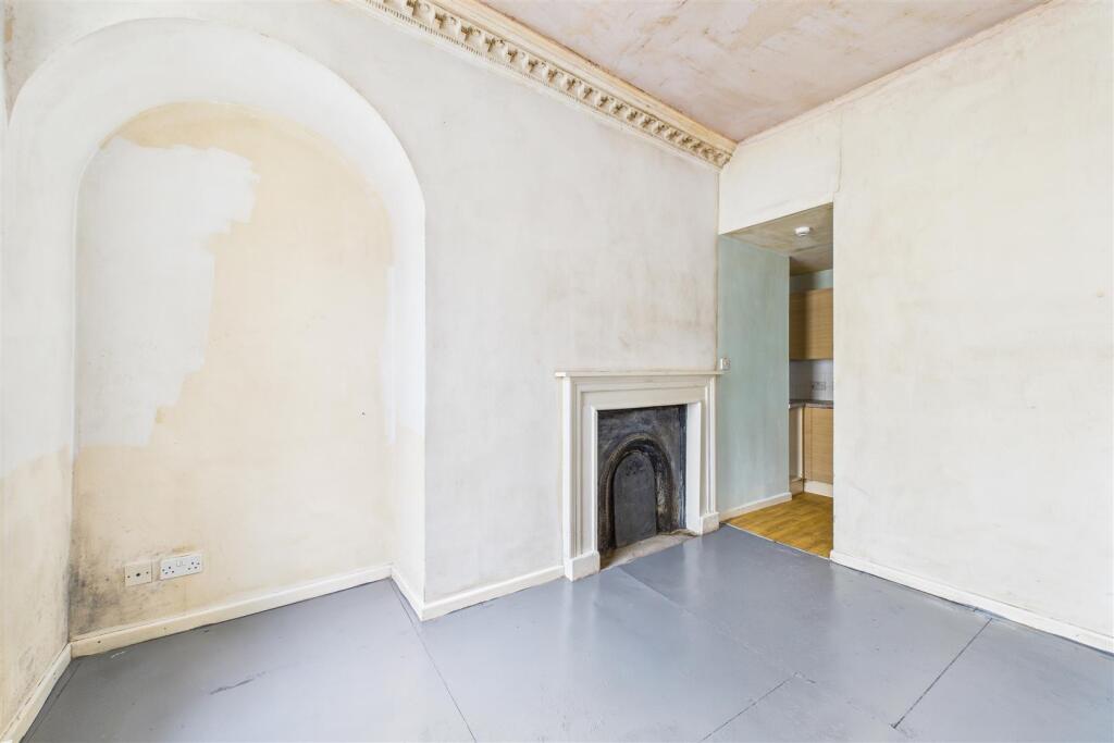 Flat 1, 2 Fountain Buildings, Walcot, Bath BA1 5DU