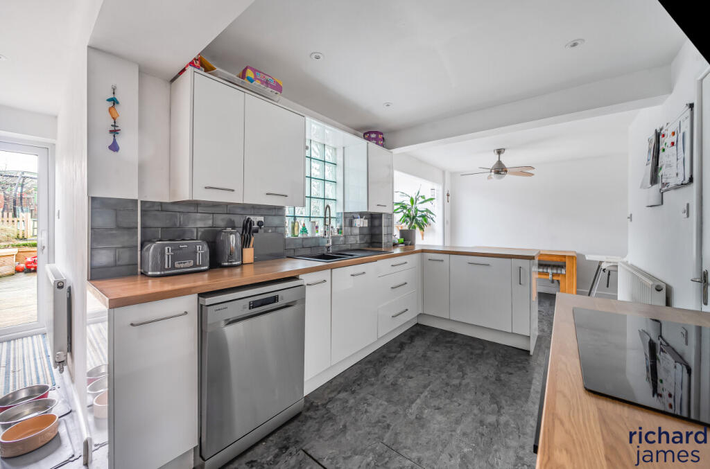 54ced184649046a0a2637bb8710ec327