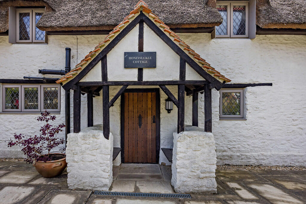 8649775-exterior0...