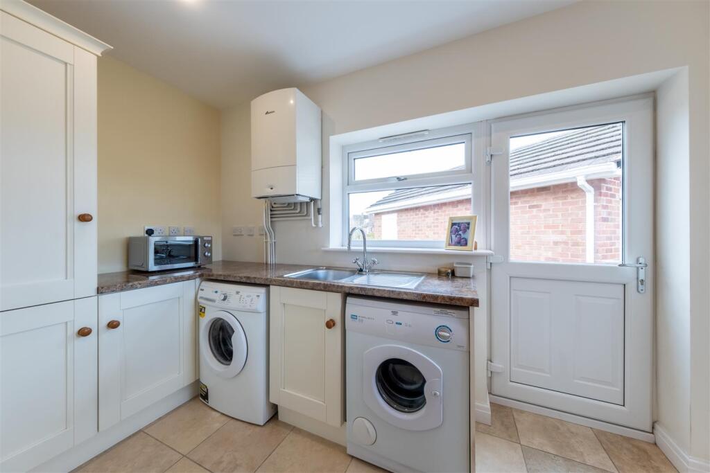 15 Pentre Close-009.jpg