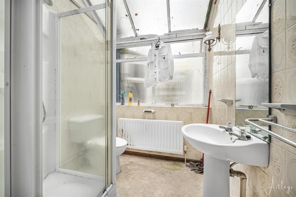 Lean to Shower room