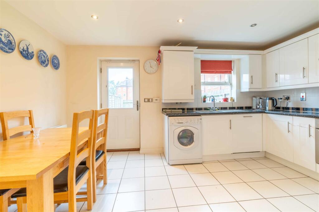 Fully Fitted Kitchen Diner