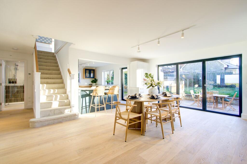 Dining/Kitchen Area