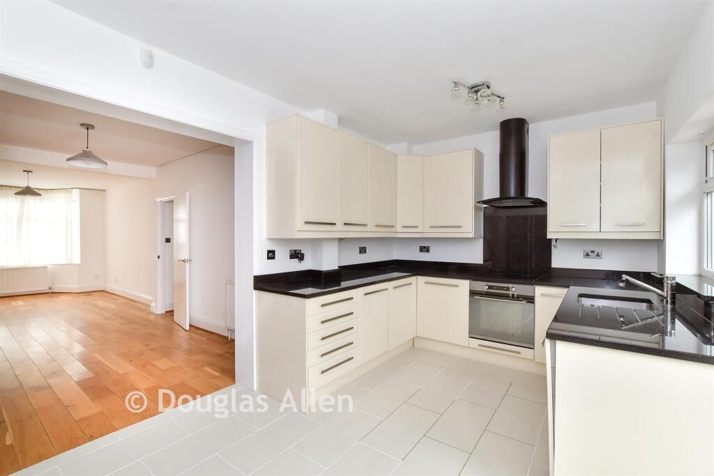 Kitchen/Breakfast Area
