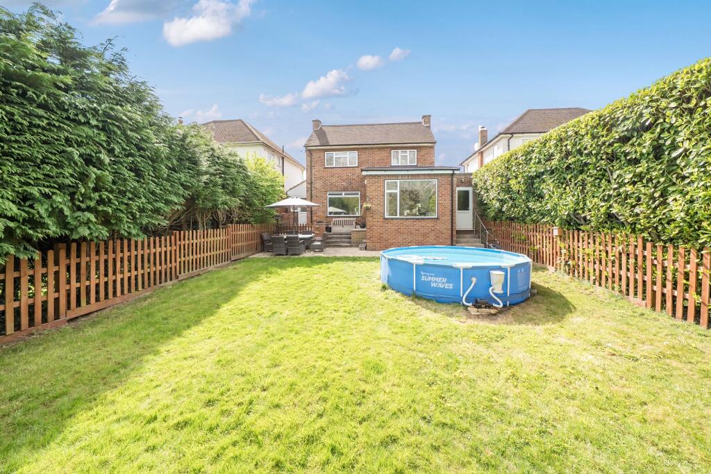 Bishops Close, Coulsdon, CR5