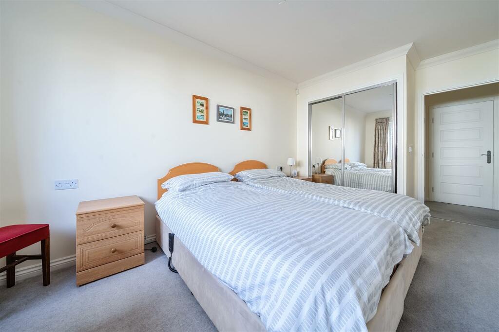 Bedroom One (2).jpg