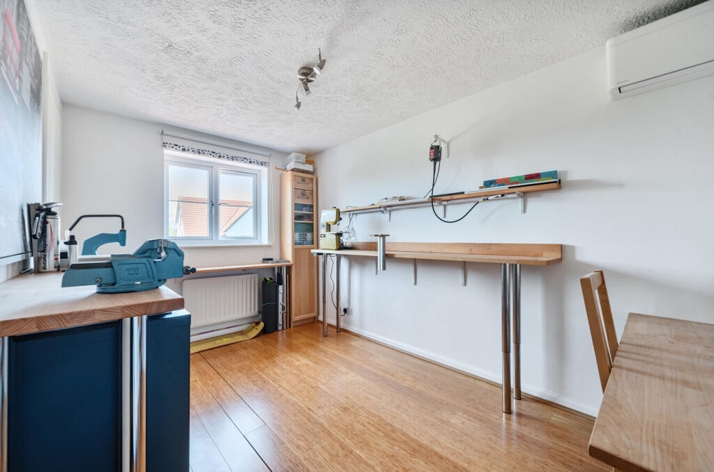 1326476-11-687a4b...