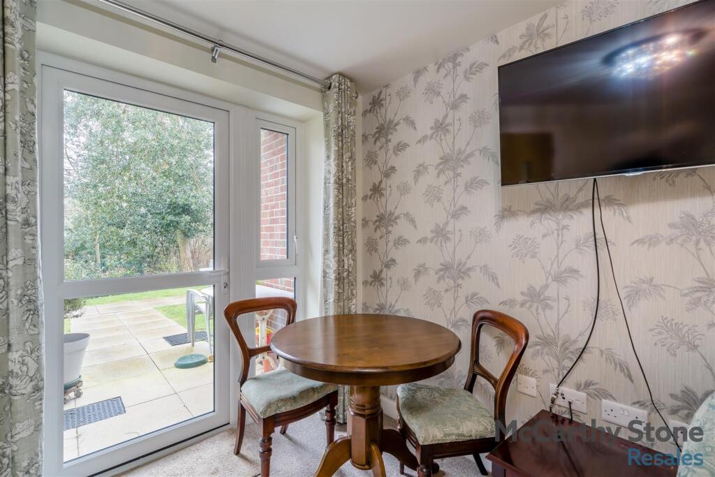8635393-interior08.jpg