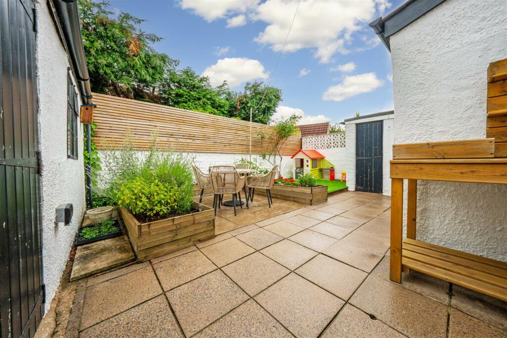 Porthamal Gardens, Rhiwbina, HernCrabtree (25).jpg