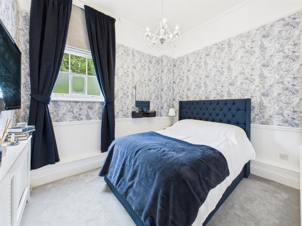 Bedroom: