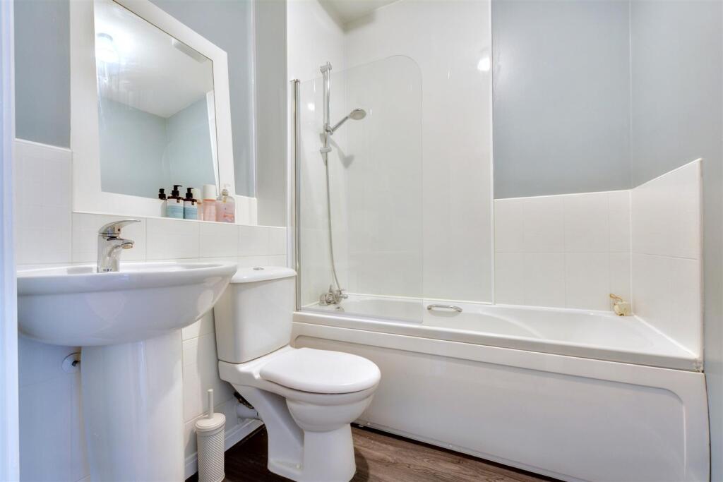 Bathroom_2.jpeg