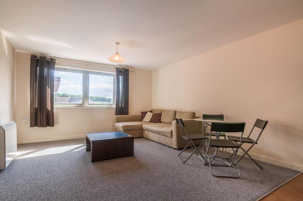 Lounge / Dining area