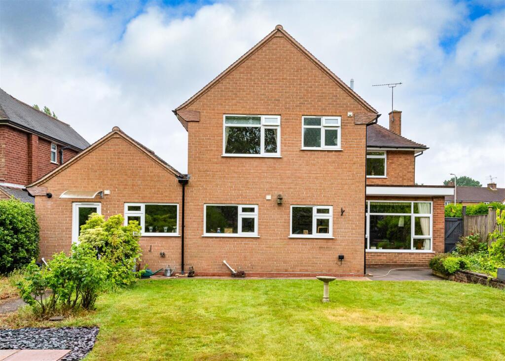 32 Highlands Road-rear.jpg