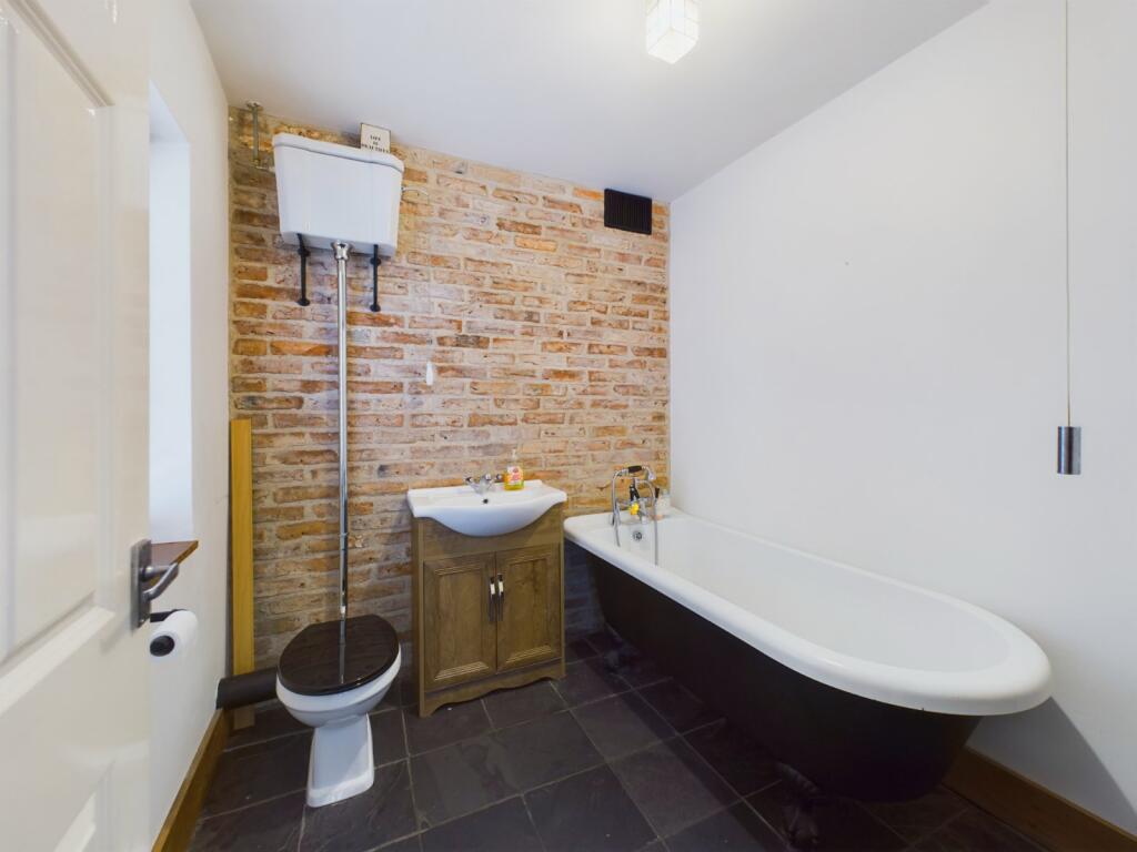 Ground Floor Bathroo