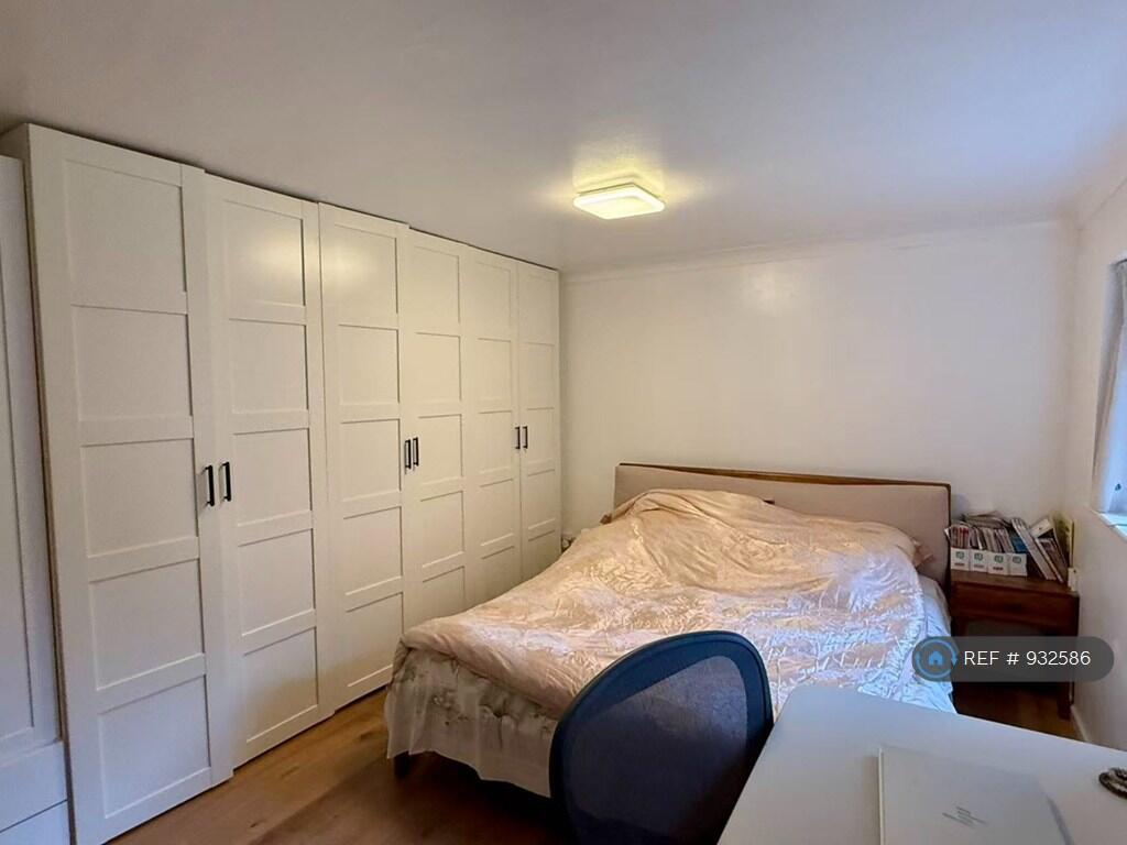 Large Bedroom