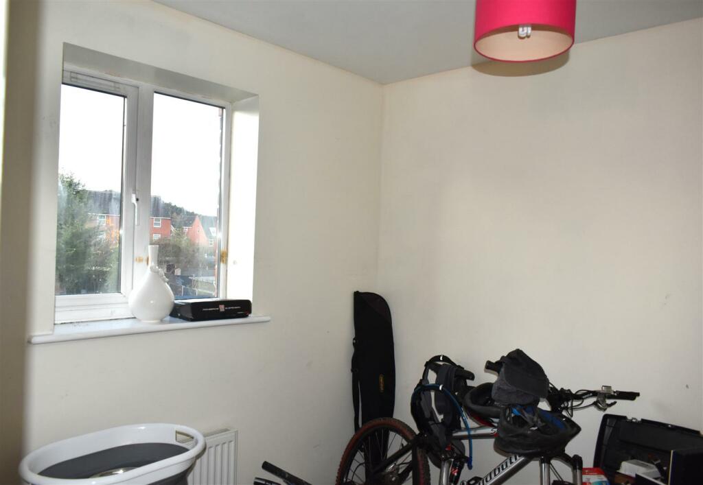 bedroom 2.JPG
