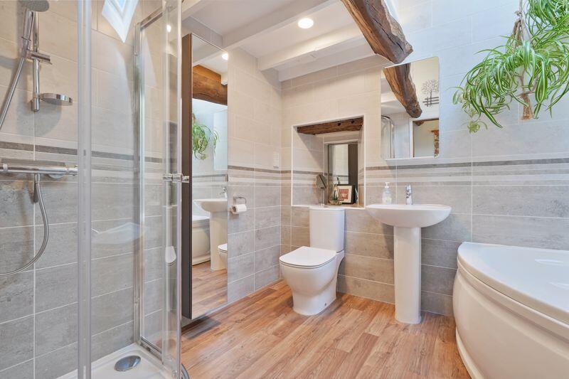 Main Bedroom Ensuite