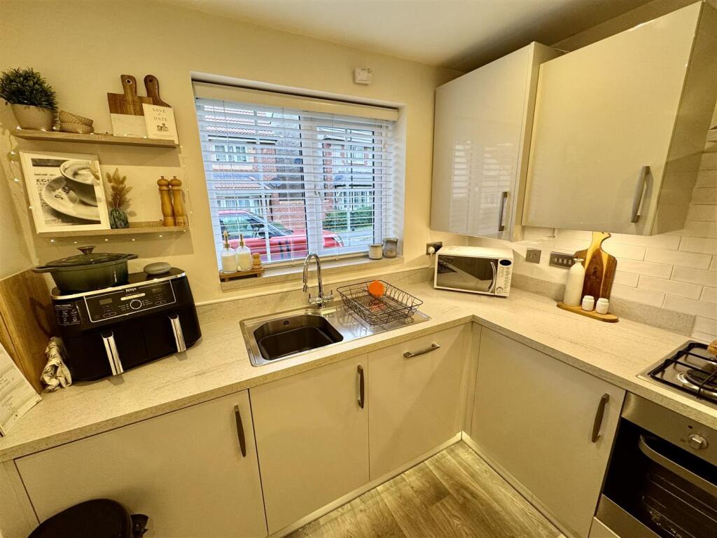 KITCHEN/BREAKFAST ROOM