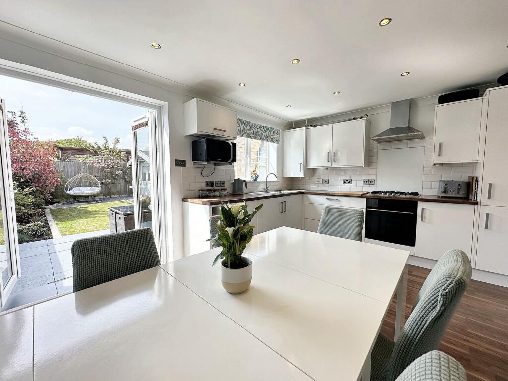 Kitchen/Dining Area