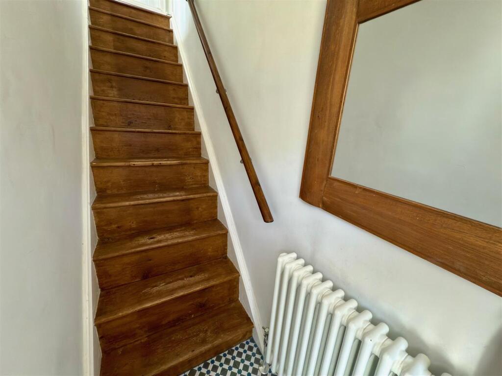 HALL STAIRS.jpg