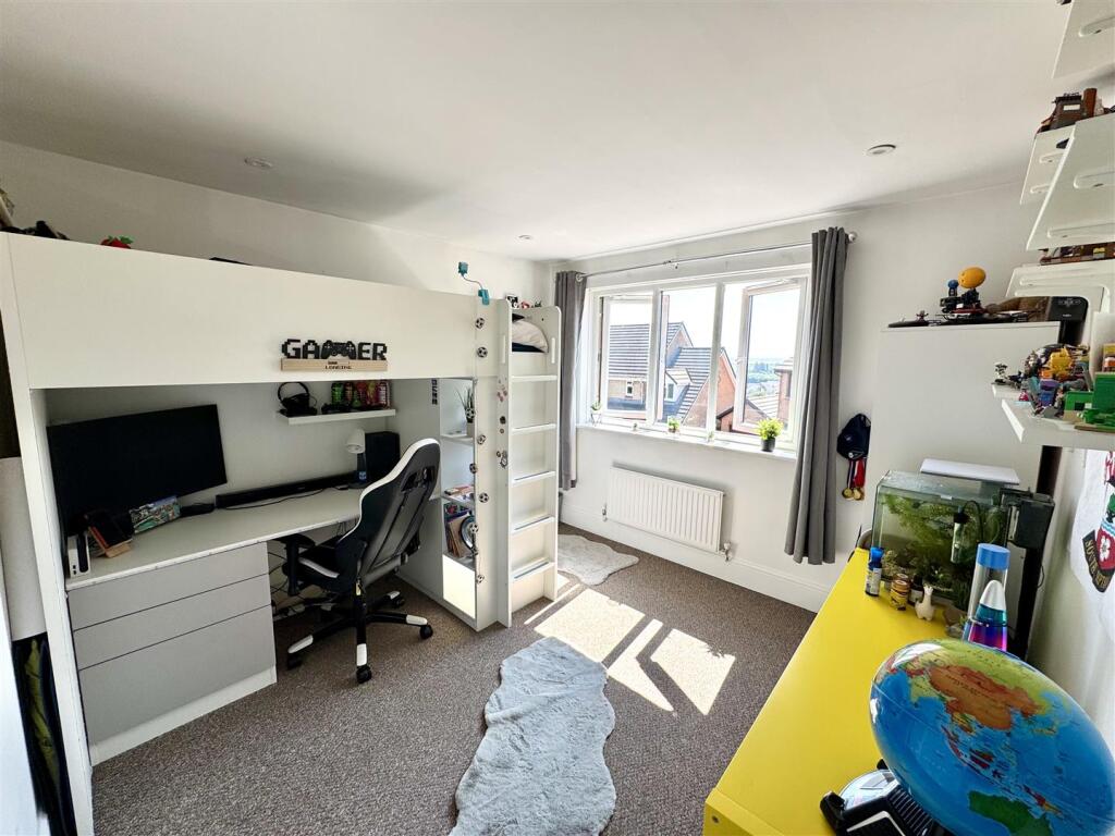 BEDROOM 2