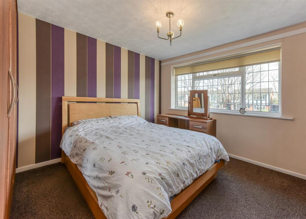 55 Woodcote Road-bed1.jpg