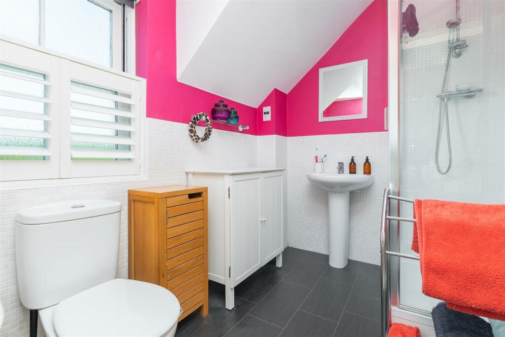 Bed 1 en-suite