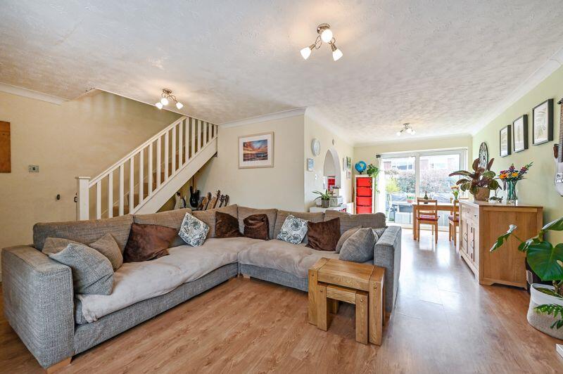 Lounge / Dining Overview