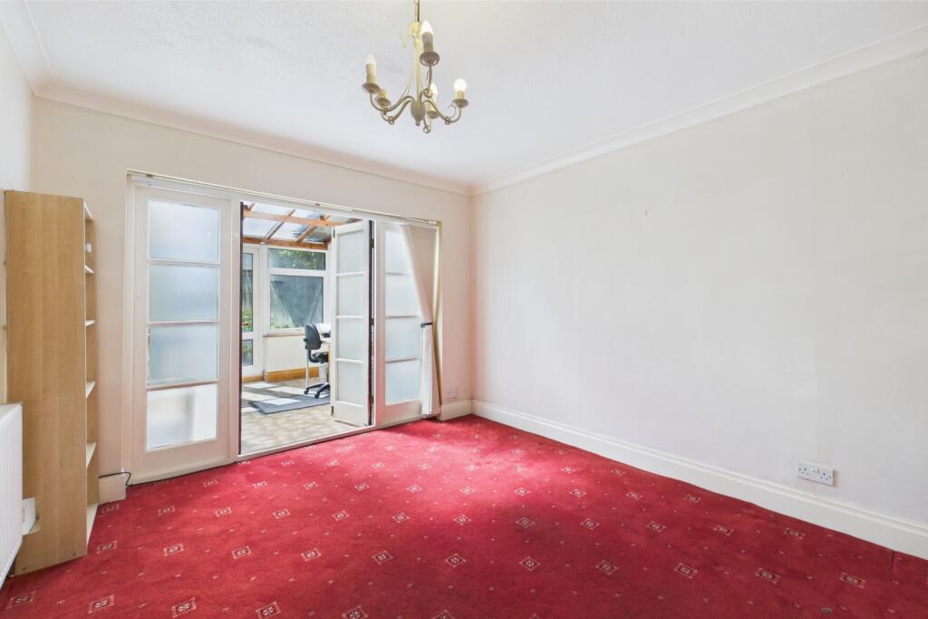 CAM03162G0-PR0261-STILL009