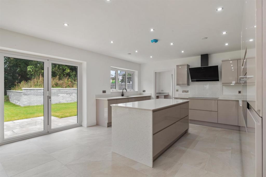 8 Ashmoor - Kitchen -7.jpg
