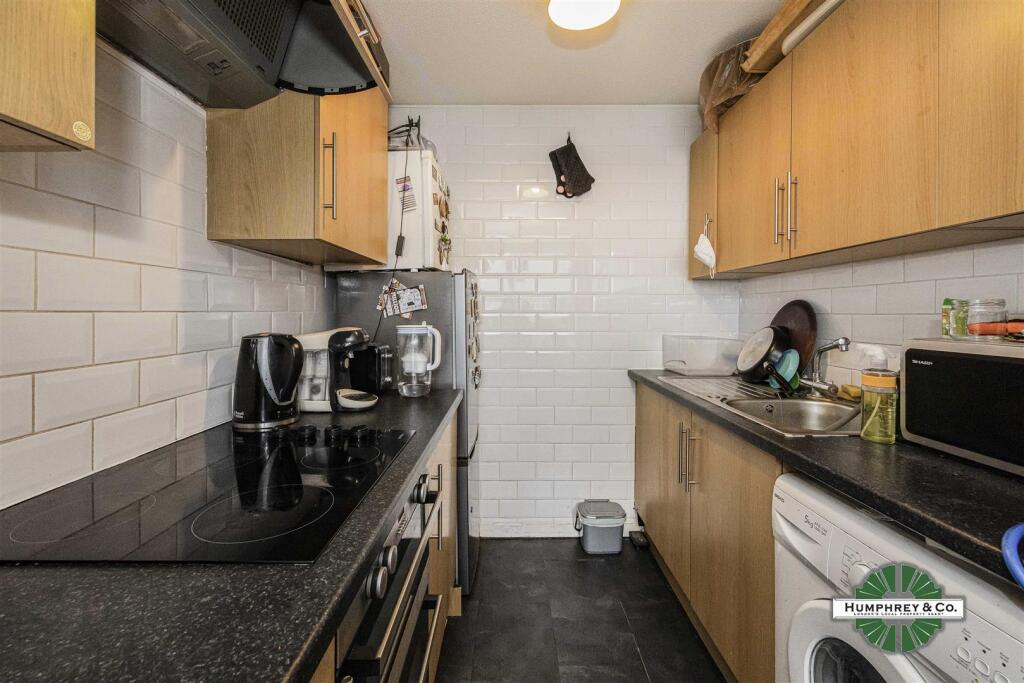 Flat 234 Missenden Inville Road -012.jpg