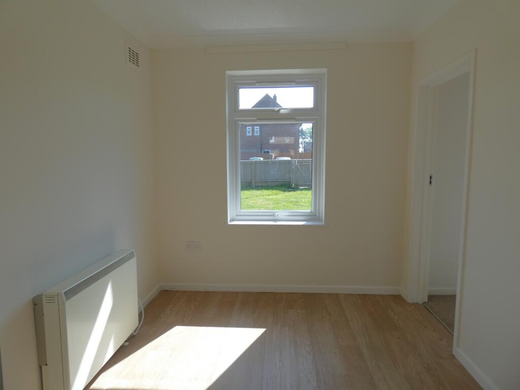 Pic 6 Dining Room.JPG