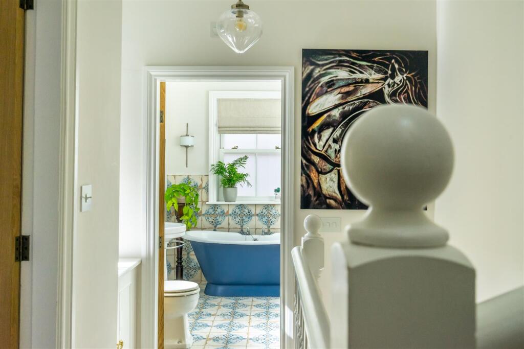 Thorpe St (11) landing.jpg