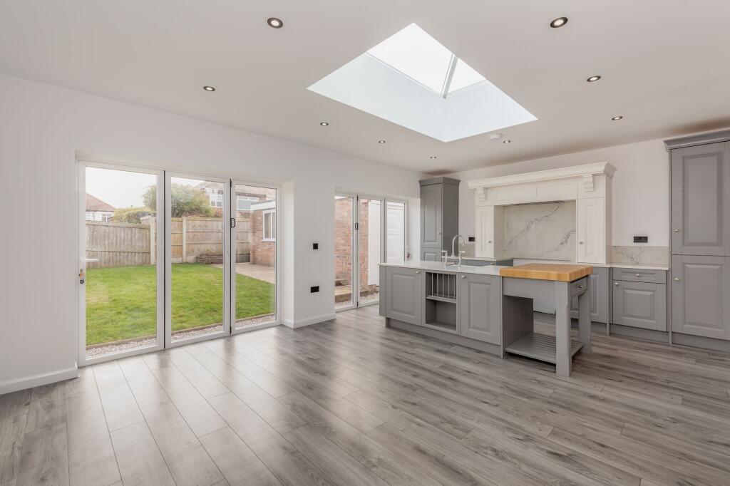 Kitchen/dining/sitting/family room