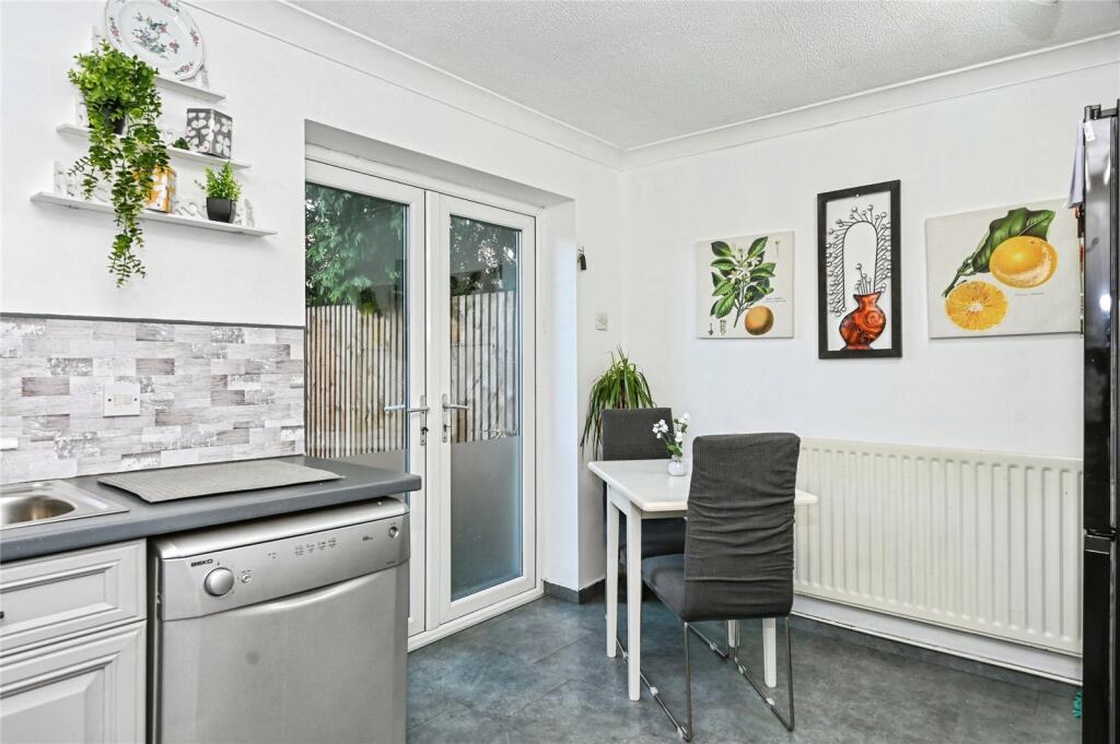 Kitchen/ Dining Room