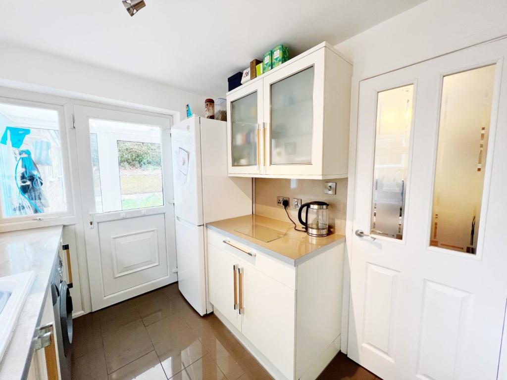 Kitchen pic 2.jpg